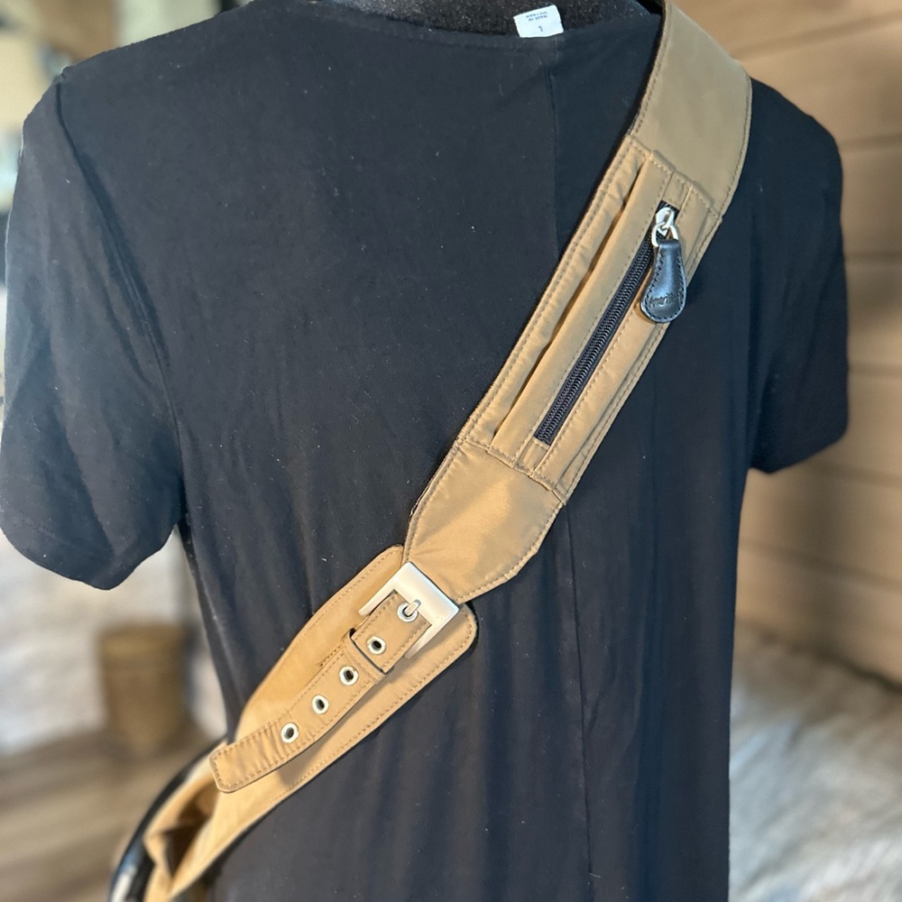 Ameribag Tan and Black Crossbody Bag Practical Everyday Style - Picture 2 of 11